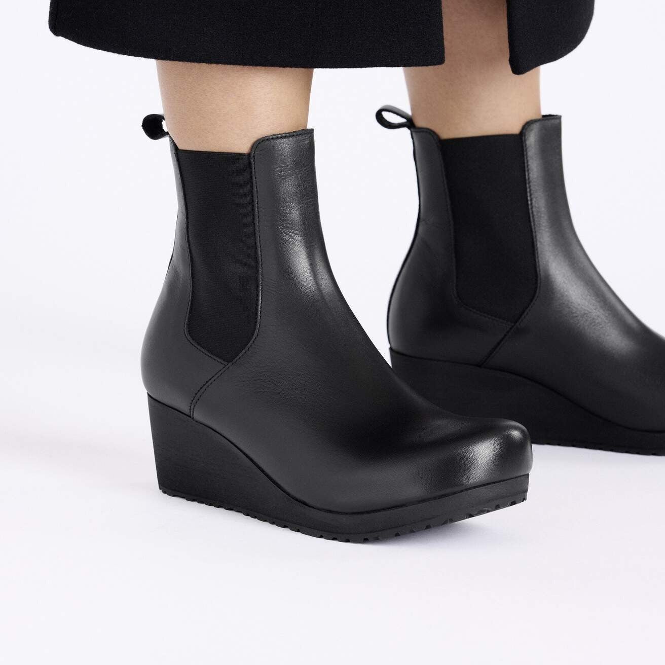 Ebba Slip On | Leather | Black/Black - Image 2